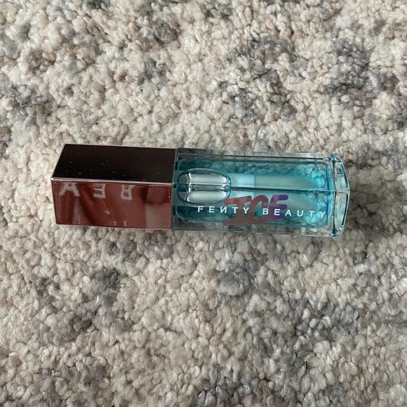 GLOSS BOMB ICE COOLING LIP LUMINIZER Cold Heart'd - Picture 2 of 5